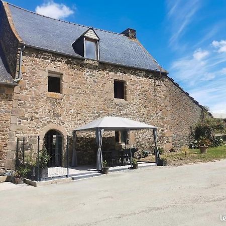 Manoir pierre dans centre équestre vers saint malo Plerguer Extérieur photo