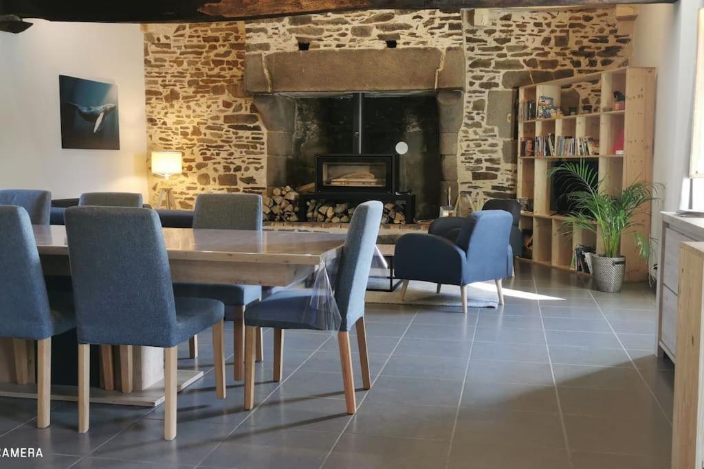 Manoir pierre dans centre équestre vers saint malo Plerguer Extérieur photo