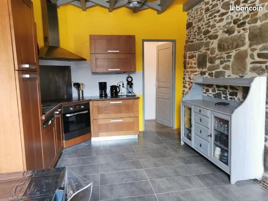 Manoir pierre dans centre équestre vers saint malo Plerguer Extérieur photo