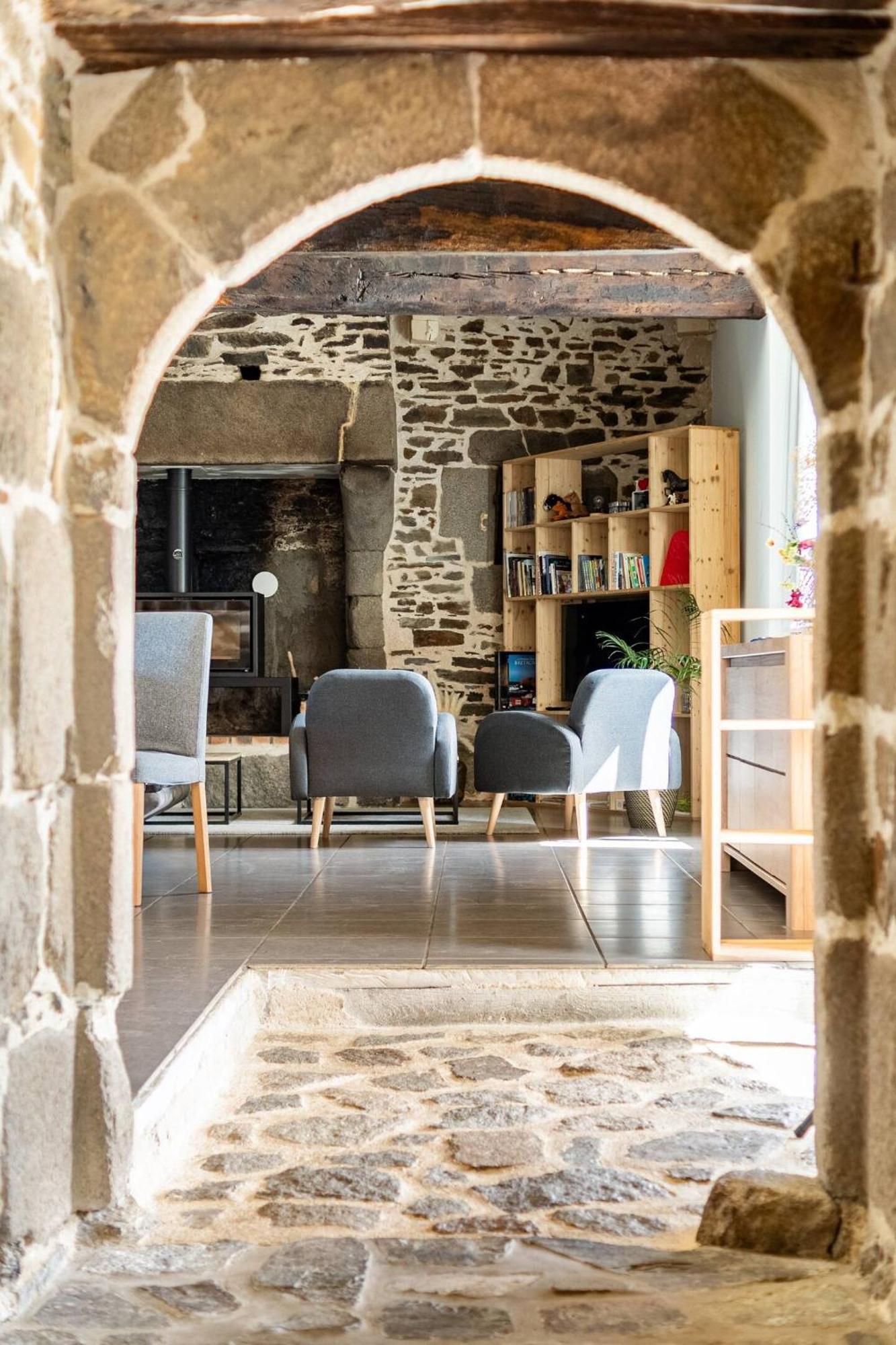 Manoir pierre dans centre équestre vers saint malo Plerguer Extérieur photo